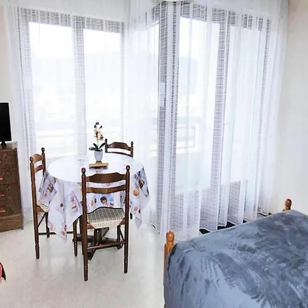 Studio For 2 People アパート エクスレバン
