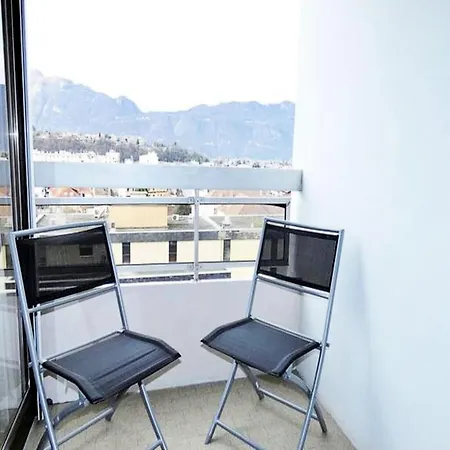 Studio For 2 People アパート