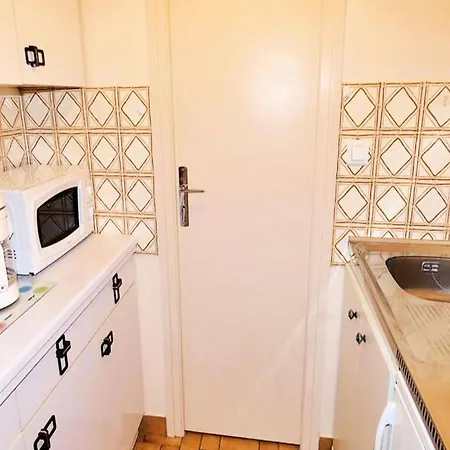 Studio For 2 People アパート *